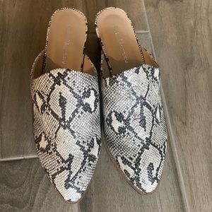 Snake skin mule